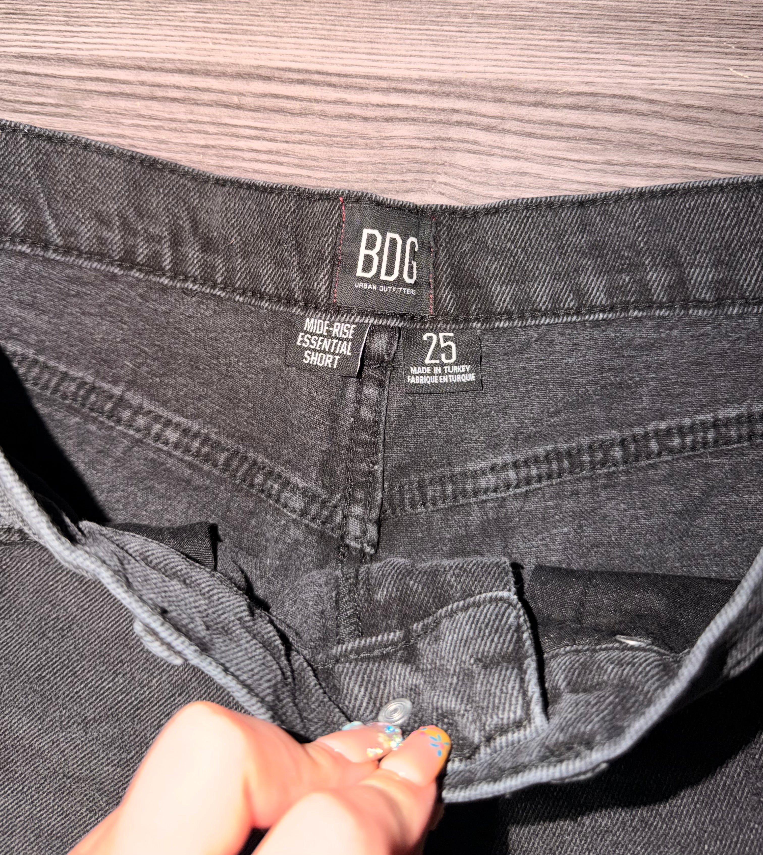 BDG Urban Outfitters Mide-Rise Essential Denim Shorts - 25”