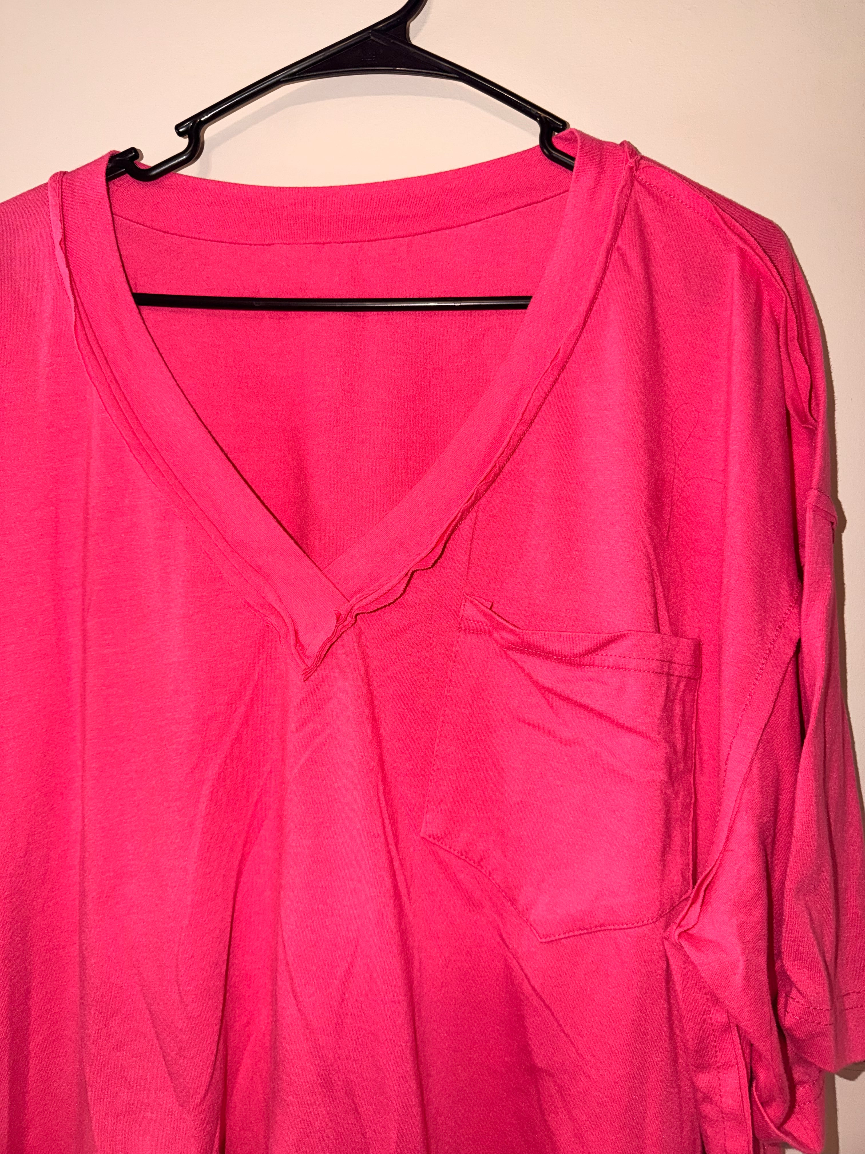 Boutique Raw Hem Pink Pocket Tee - Large